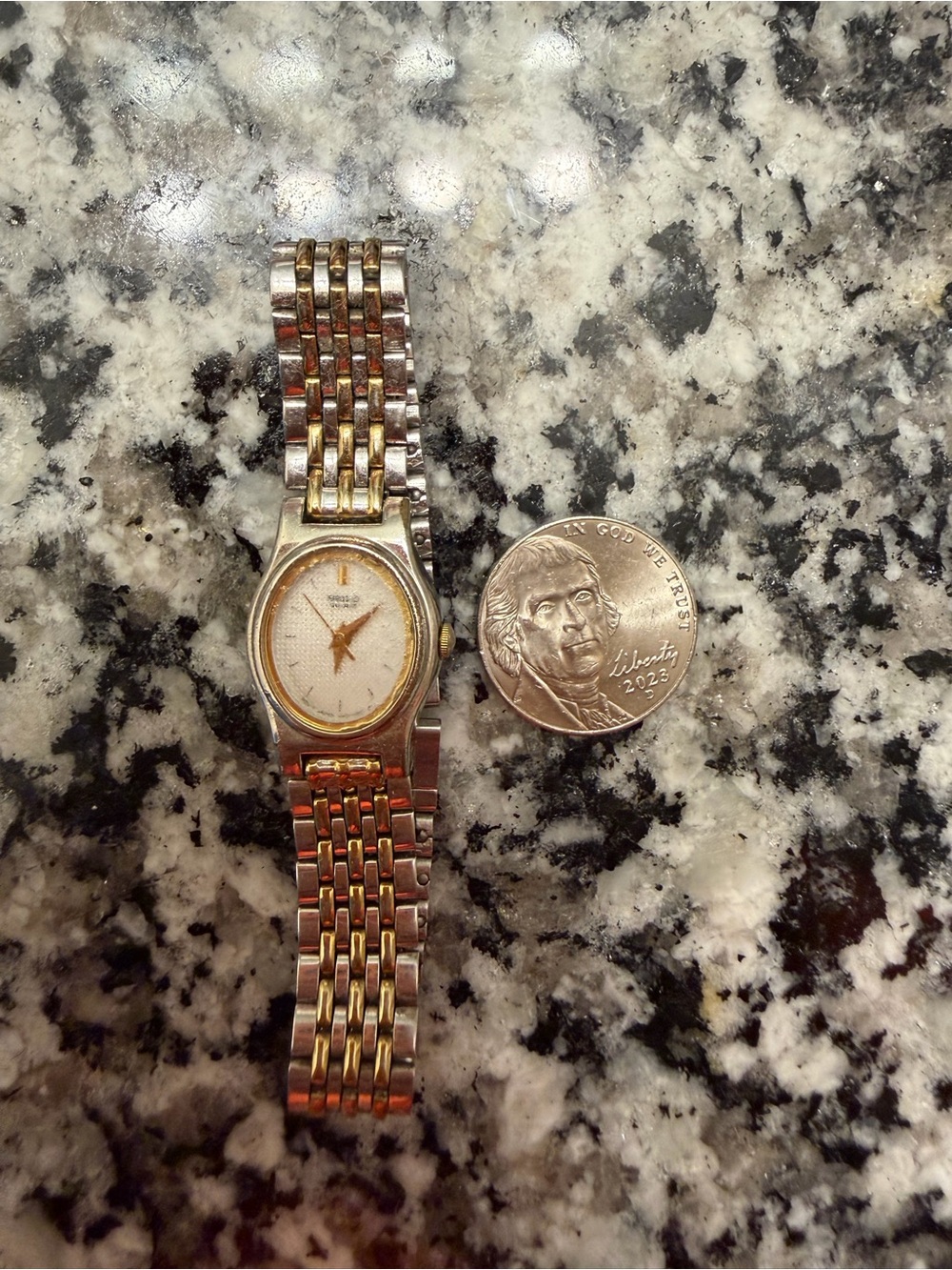 Seiko Womens Two Tone V401-5228 Quartz Watch